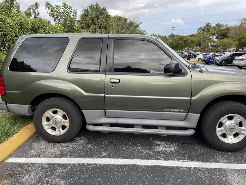 Ford Explorer • 2002 • 76,000 km 3