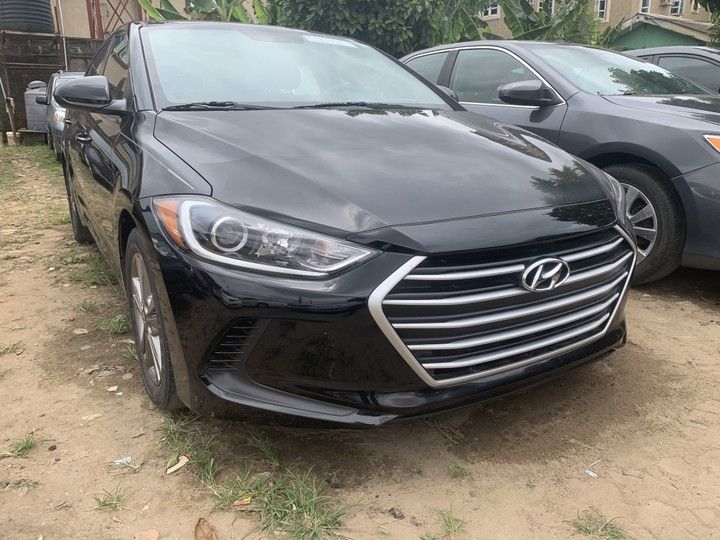 Hyundai Elantra • 2015 • 21 km 1