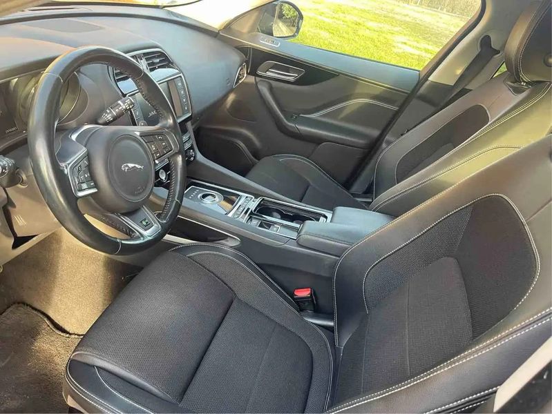 Jaguar F-Pace • 2016 • 106,000 km 4