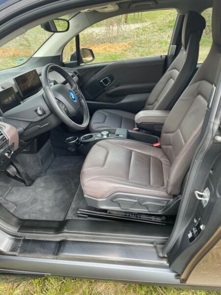 BMW i3 • 2020 • 30,980 km 10