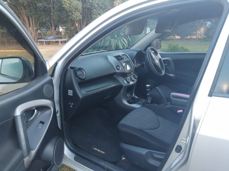 Toyota RAV4 • 2008 • 290,000 km 7