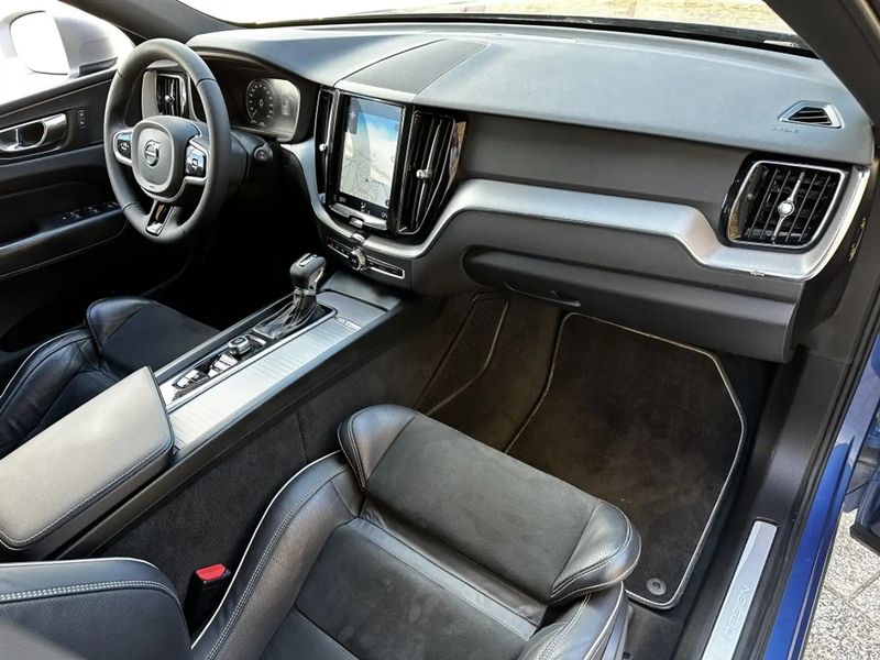 Volvo XC60 • 2019 • 125,000 km 4