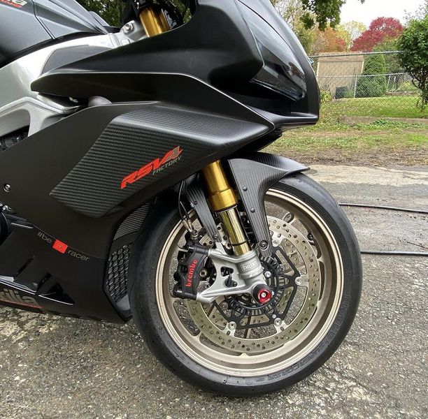 Aprilia dorsoduro 750 • 2016 • 30 km 2