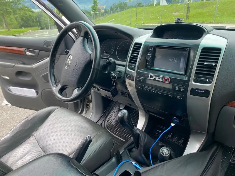 Toyota Land Cruiser • 2004 • 6,000 km 7