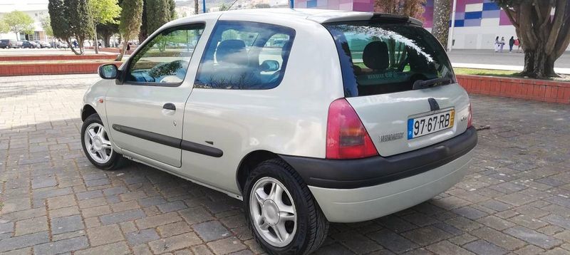 Renault Clio • 2001 • 119,999 km 5