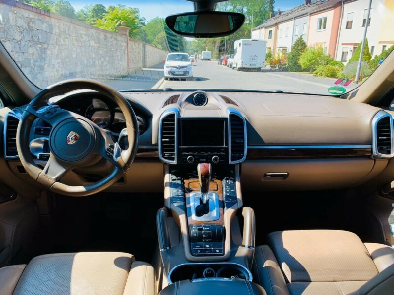 Porsche Cayenne • 2012 • 211,000 km 10
