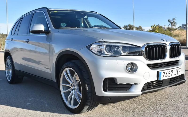 BMW X5 • 2017 • 122,000 km 4