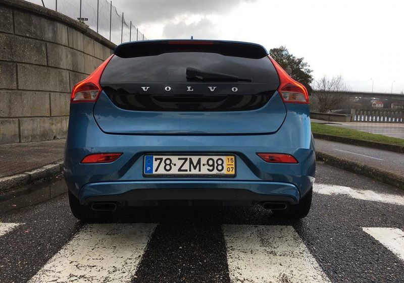 Volvo V40 • 2015 • 120,000 km 2