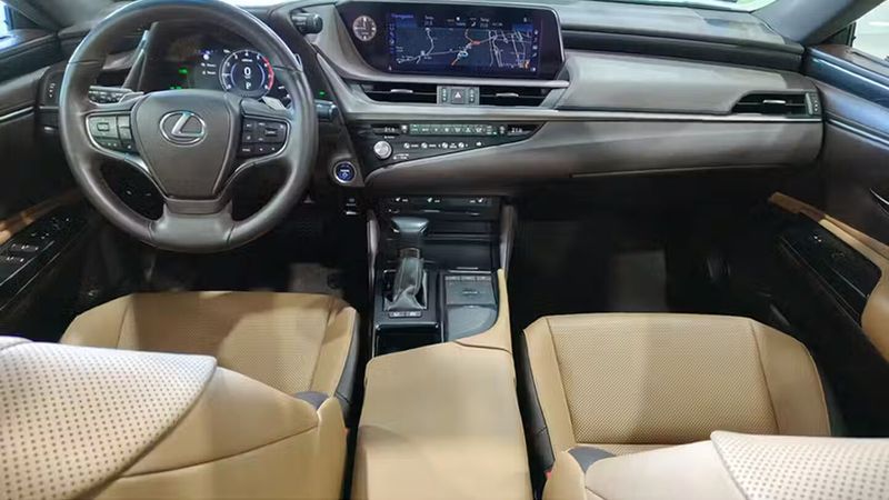 Lexus ES • 2021 • 43,266 km 5