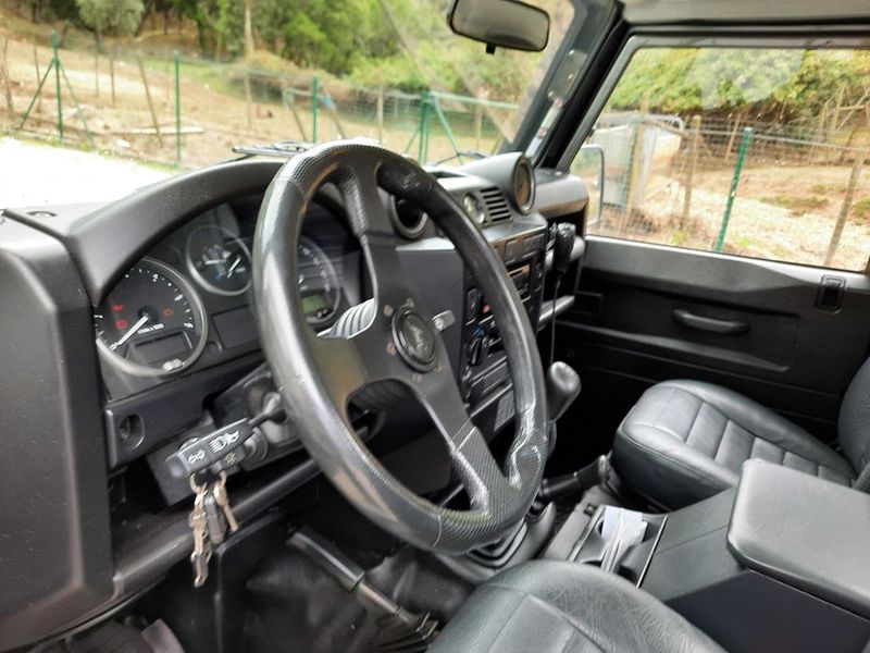 Land Rover Defender • 2008 • 98,000 km 2