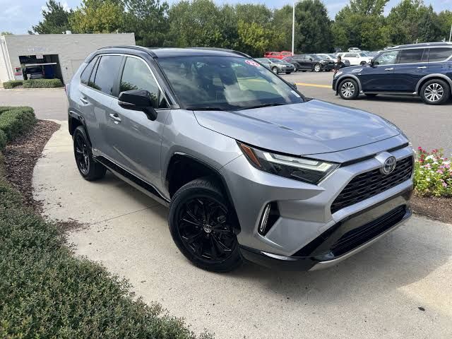 Toyota RAV4 Hybrid • 2020 • 25,807 km 1