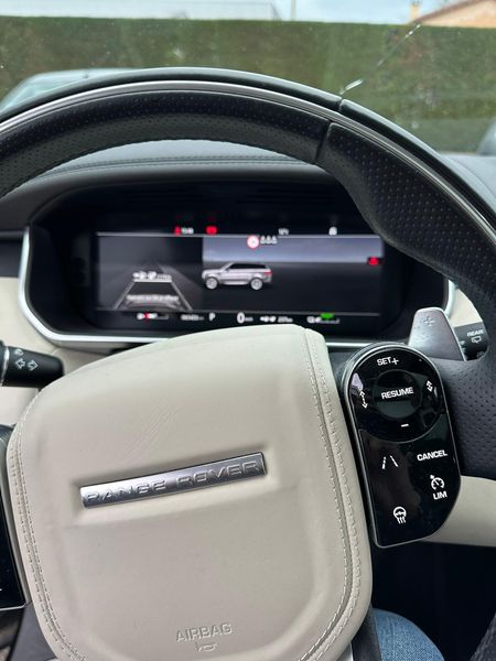 Land Rover Range Rover • 2020 • 66,000 km 17