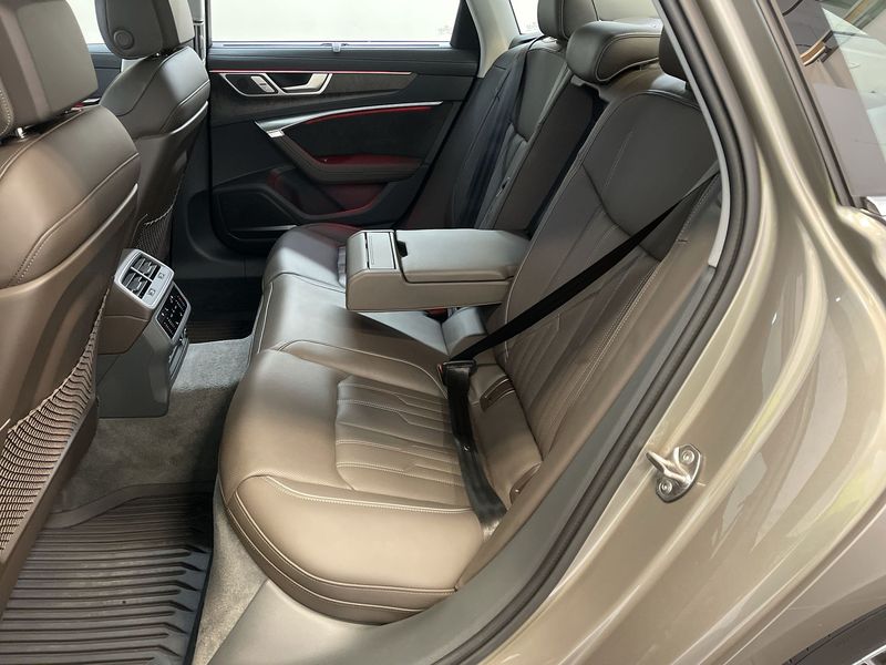 Audi A6 • 2019 • 25,828 km 5