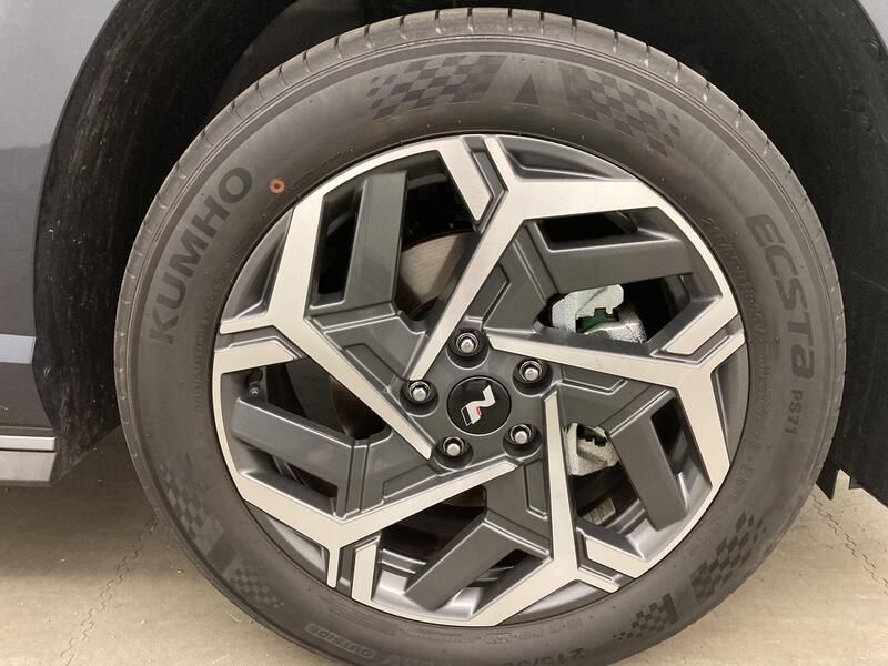 Hyundai Kona • 2023 • 3,526 km 10