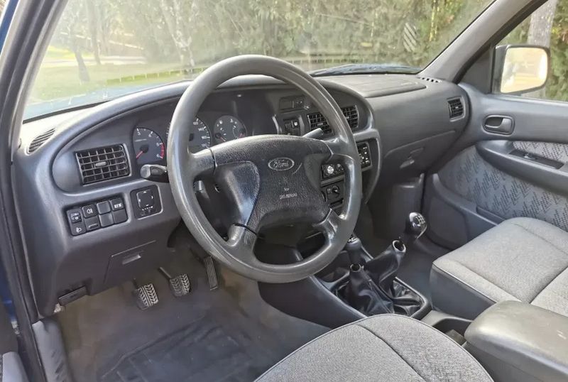 Ford Ranger • 2001 • 275,000 km 2