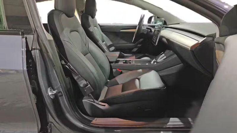 Tesla Model 3 • 2022 • 115,104 km 17