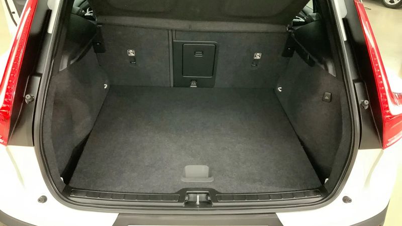 Volvo XC40 • 2021 • 68,500 km 11