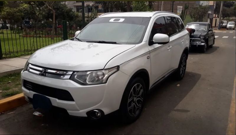 Mitsubishi Outlander • 2015 • 120,000 km 1