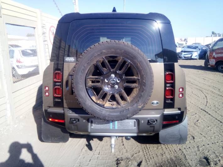 Land Rover Defender • 2021 • 75,225 km 6