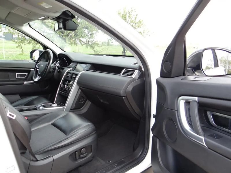 Land Rover Discovery Sport • 2016 • 87,000 km 12