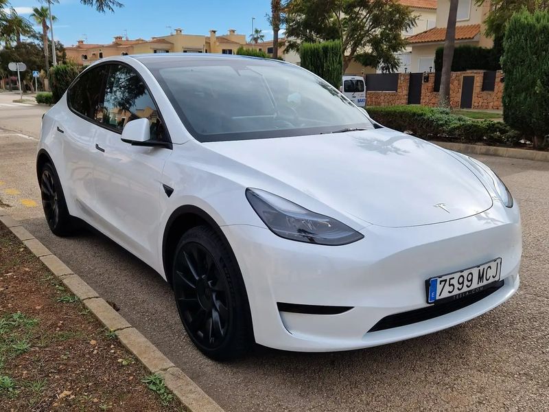Tesla Model Y • 2022 • 16,087 km 3