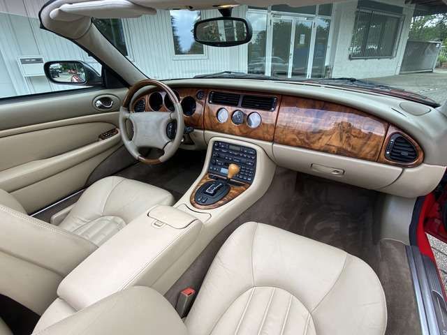 Jaguar XKR Convertible • 1998 • 122,174 km 7