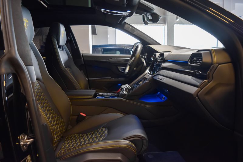 Lamborghini Urus • 2022 • 25,000 km 5
