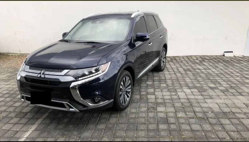 Mitsubishi Outlander • 2020 • 65,000 km 1