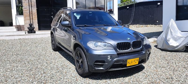BMW X5 • 2013 • 112,000 km 2