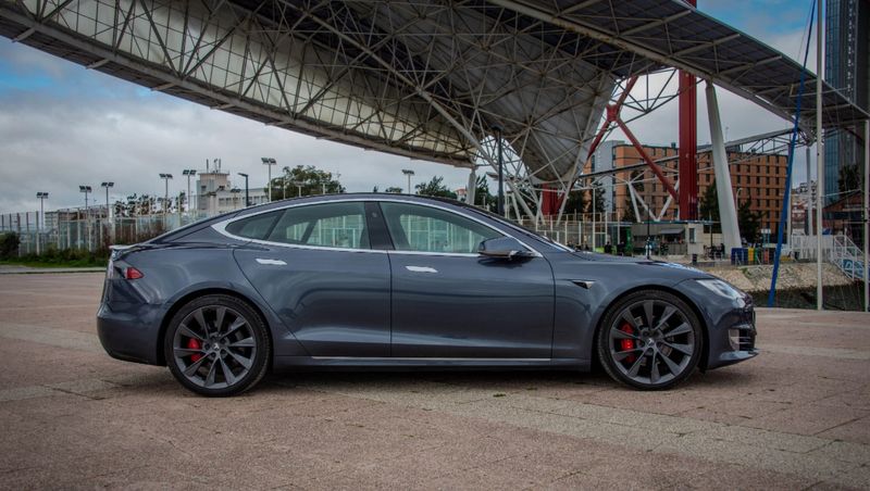 Tesla Model S • 2020 • 70,000 km 4