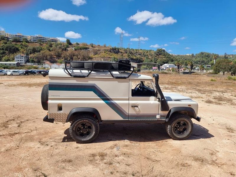 Land Rover Defender • 2001 • 213,000 km 3