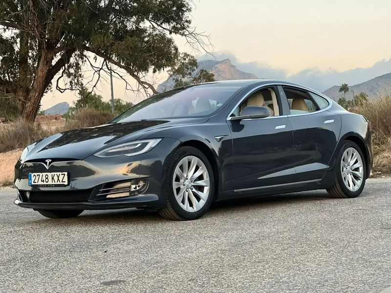 Tesla Model S • 2019 • 50,960 km 1