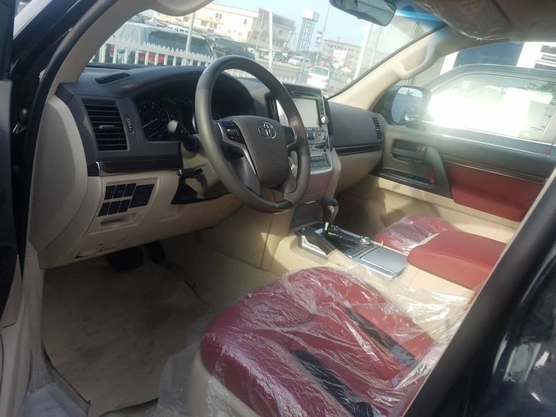 Toyota Land Cruiser • 2020 • 34 km 2