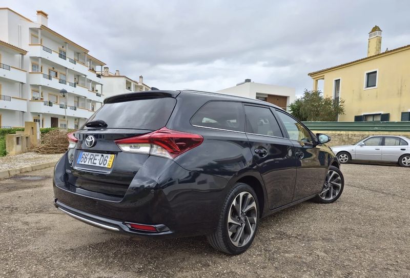 Toyota Auris • 2016 • 113,824 km 2