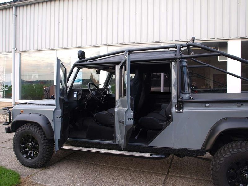Land Rover Defender • 1999 • 250,700 km 13