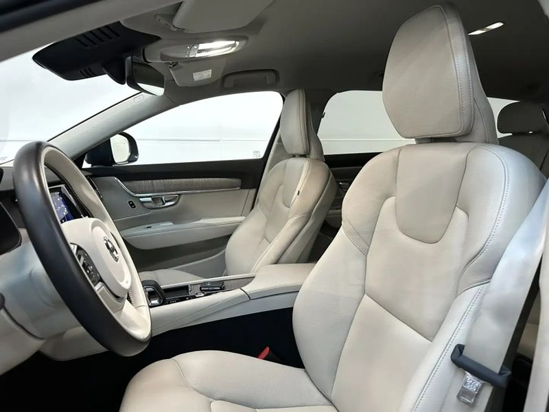 Volvo V90 Cross Country • 2022 • 35,000 km 8