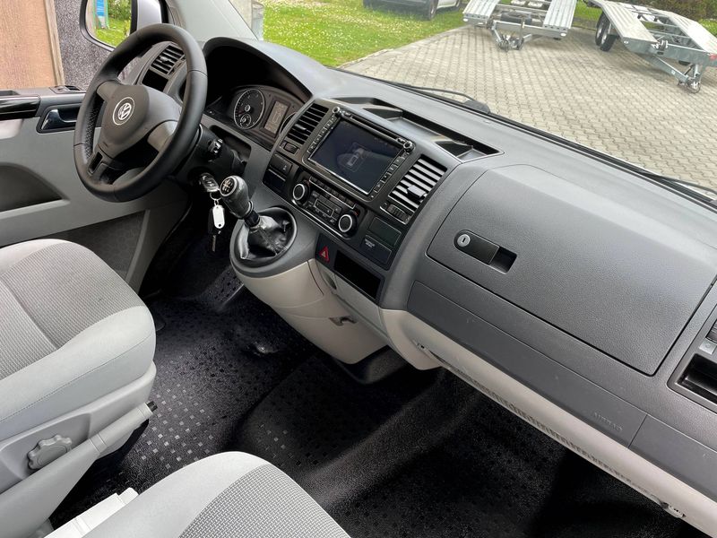 Volkswagen Caravelle • 2011 • 207,000 km 10