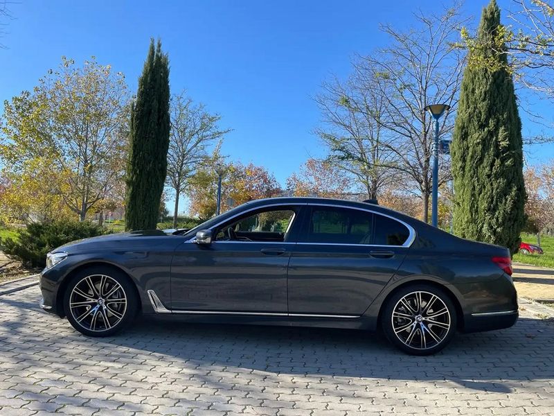 BMW 7 Series • 2017 • 137,000 km 4
