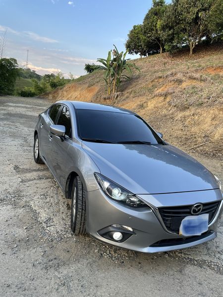 Mazda 3 • 2015 • 136,000 km 5