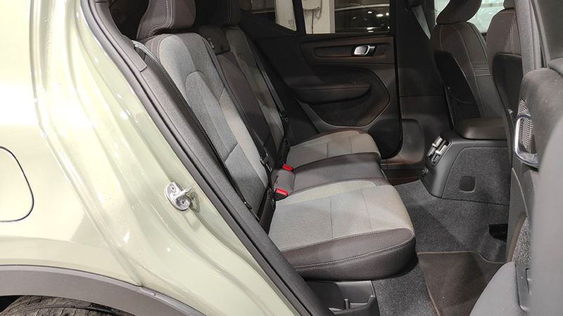 Volvo XC40 • 2023 • 50,415 km 6