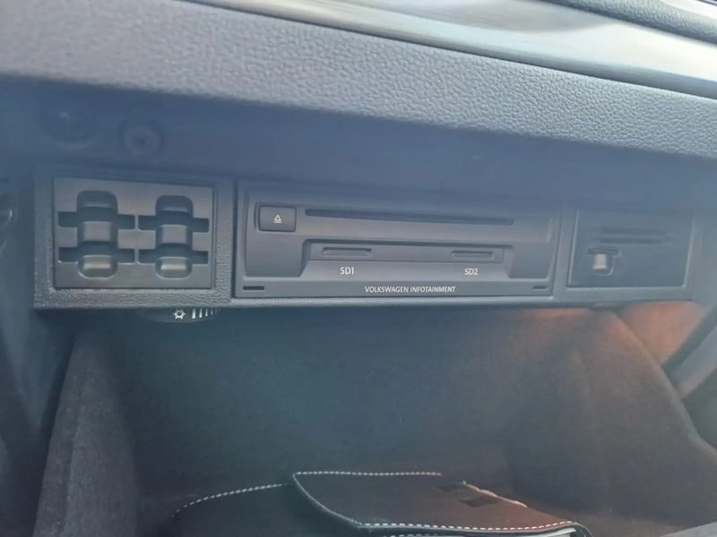 Volkswagen e-Golf • 2019 • 26,000 km 10