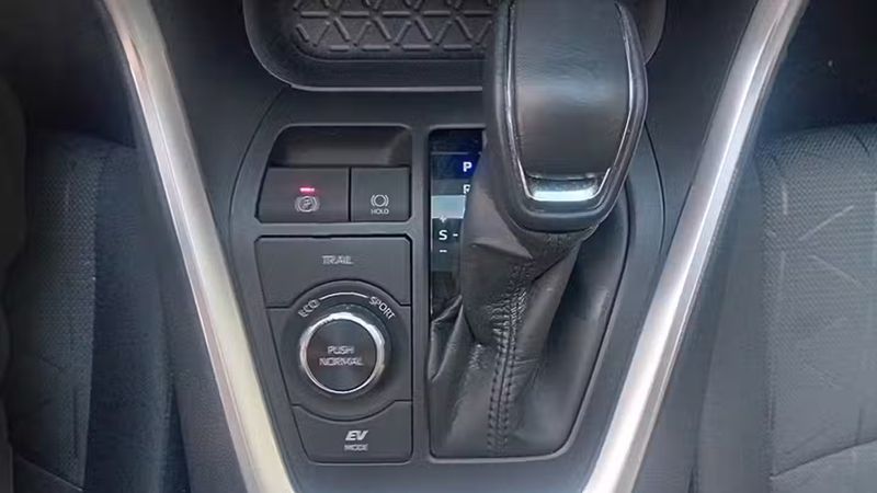 Toyota RAV4 • 2024 • 78,000 km 5