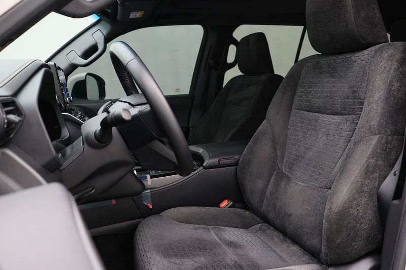 Toyota Land Cruiser • 2022 • 30,884 km 5