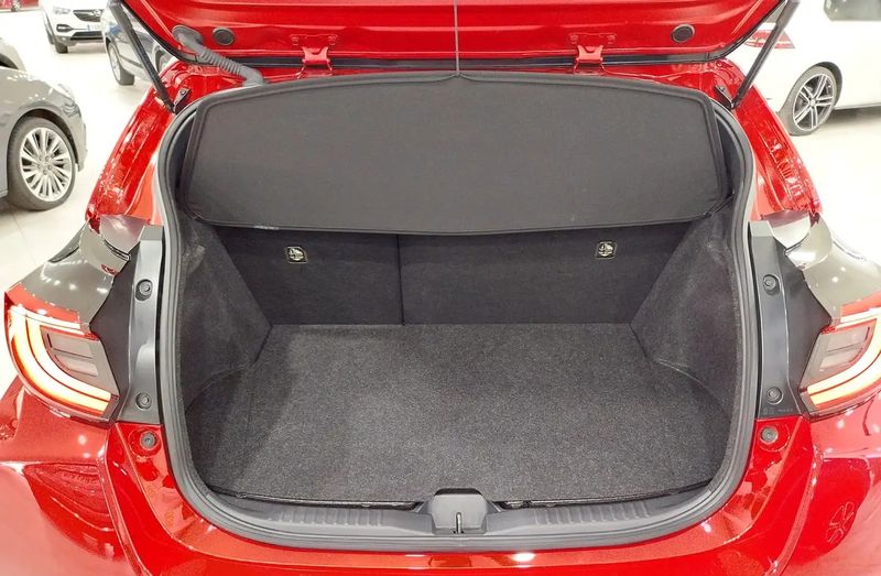 Toyota Yaris • 2023 • 9,927 km 13