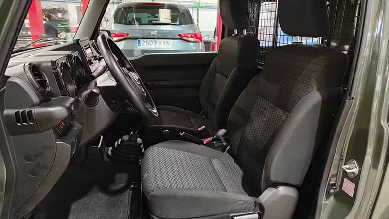 Suzuki Jimny • 2023 • 33,649 km 3