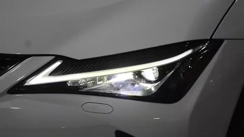 Lexus UX • 2020 • 76,543 km 3