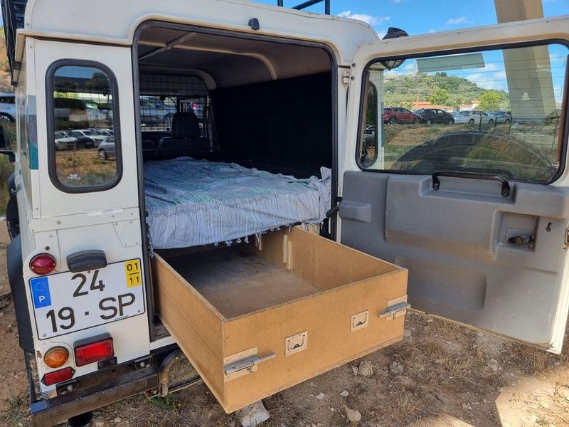 Land Rover Defender • 2001 • 213,000 km 6
