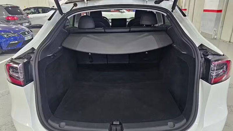 Tesla Model Y • 2024 • 7,925 km 20