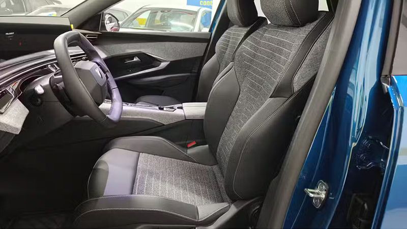 Peugeot 3008 • 2025 • 3,118 km 6