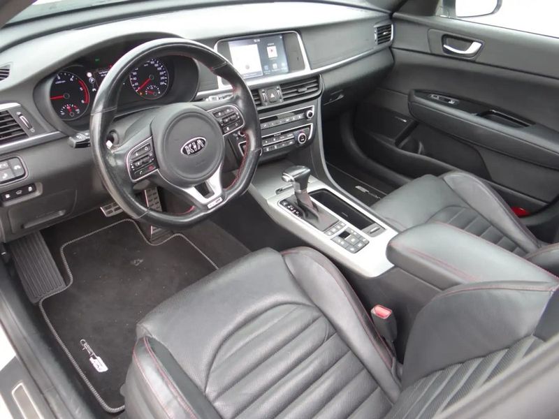 Kia Optima • 2017 • 69,900 km 3